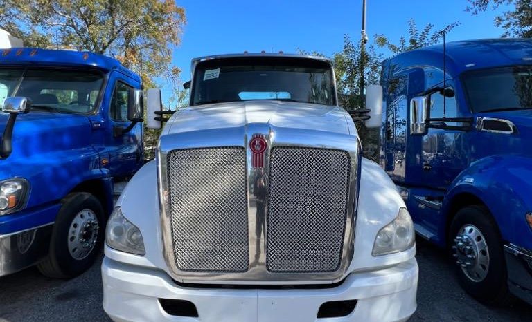 
								Used 2015 Kenworth T680 Day Cab in Orlando Florida full									