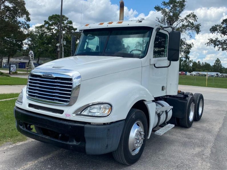 
								Used 2014 Freightliner COLUMBIA Day Cab in Porter Texas full									