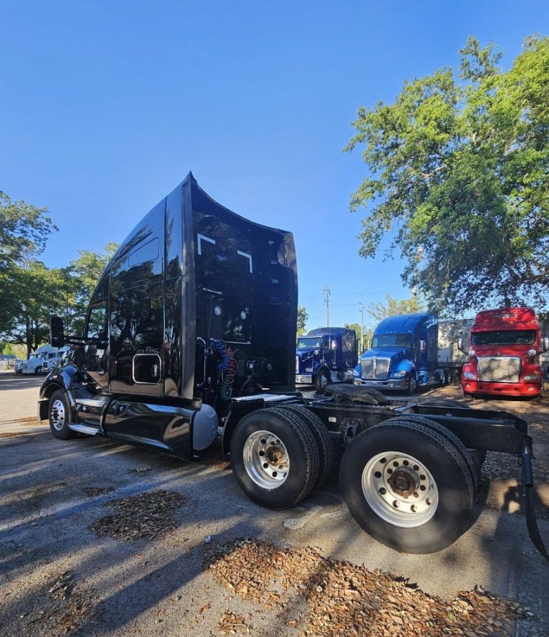 
								Used 2019 Kenworth T680 Sleeper in Orlando Florida full									