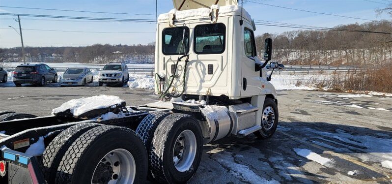 
								Used 2017 Freightliner Cascadia Day Cab in Wappingers falls New York full									