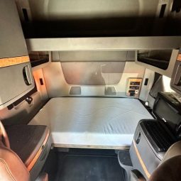 Used 2015 International Prostar Sleeper in East Providence Rhode Island