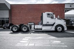 New 2025 Kenworth T680 Day Cab in Fontana California