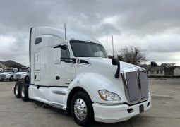 Used 2020 Kenworth T680 Sleeper in Irving Texas