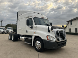 Used 2018 Freightliner Cascadia Sleeper in Irving Texas