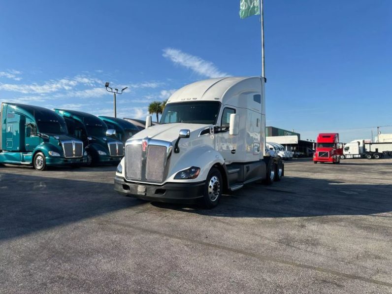 
								Used 2021 Kenworth T680 Sleeper in Miami Florida full									