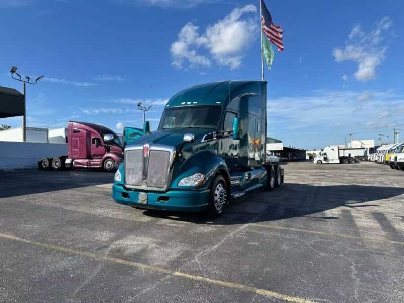 
								Used 2020 Kenworth T600 Sleeper in Miami Florida full									