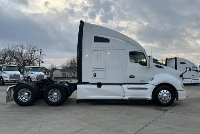 
								New 2020 Kenworth T680 Sleeper in Irving Indiana full									