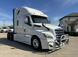 Used 2024 Freightliner Cascadia Sleeper in Irving Texas