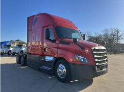 Used 2021 Freightliner Cascadia Sleeper in Irving Texas