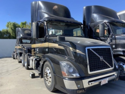 Used 2014 Volvo VNL64T300 Day Cab in Arcadia Wisconsin