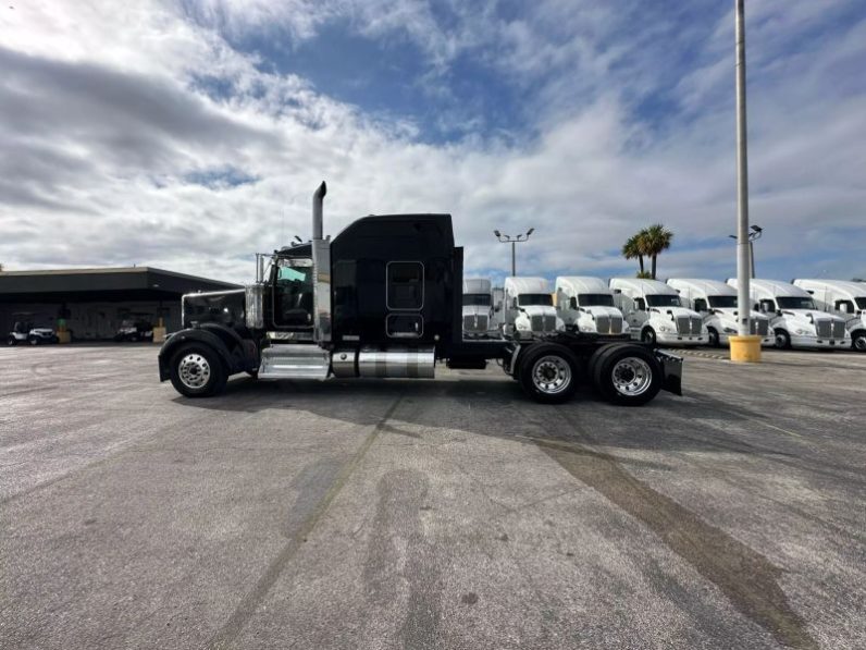 
								Used 2019 Kenworth W900L Sleeper in Miami Florida full									