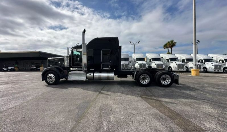 
								Used 2019 Kenworth W900L Sleeper in Miami Florida full									