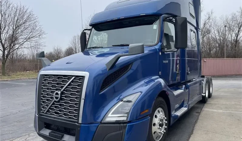 
								Used 2022 Volvo VNL 860 Sleeper in Bolingbrook Illinois full									