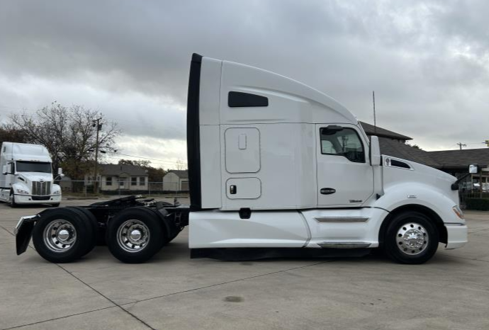 
								Used 2020 Kenworth T680 Sleeper in Irving Texas full									