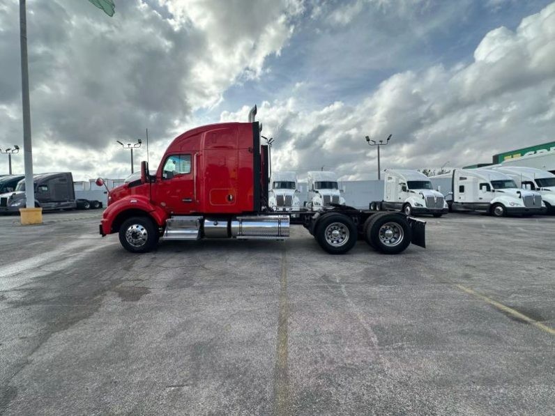 
								Used 2019 Kenworth T880 Sleeper in Miami Florida full									