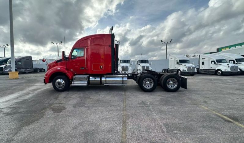 
								Used 2019 Kenworth T880 Sleeper in Miami Florida full									