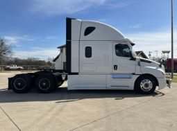 Used 2024 Freightliner Cascadia Sleeper in Irving Texas