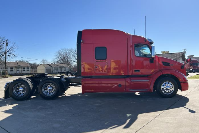 
								Used 2021 Peterbilt 579 Sleeper in Irving Texas full									