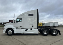 Used 2020 Kenworth T680 Sleeper in Irving Texas