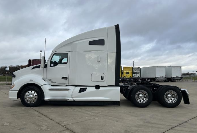 
								Used 2020 Kenworth T680 Sleeper in Irving Texas full									