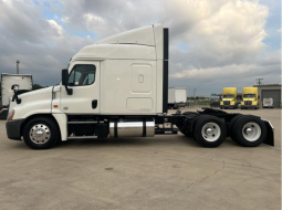 Used 2018 Freightliner Cascadia Sleeper in Irving Texas