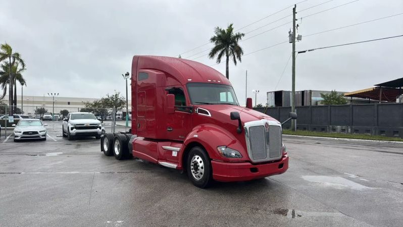 
								Used 2015 Kenworth T600 Sleeper in Miami Florida full									