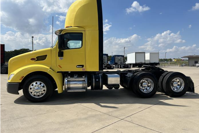 
								Used 2021 Peterbilt 579 Day Cab in Irving Texas full									