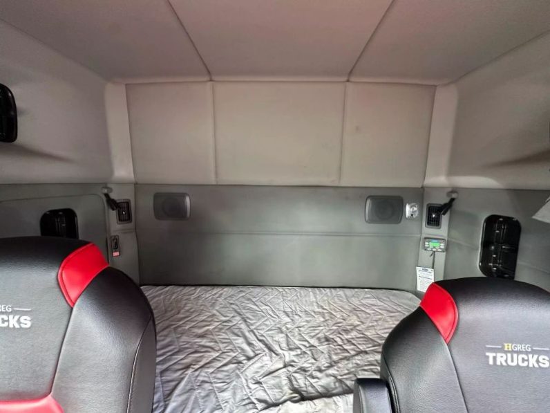 
								Used 2019 Kenworth T880 Sleeper in Miami Florida full									