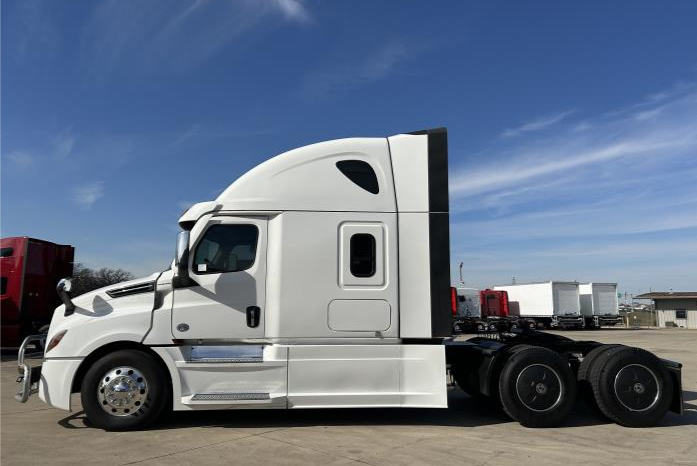 
								Used 2024 Freightliner Cascadia Sleeper in Irving Texas full									