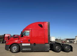 Used 2021 Freightliner Cascadia Sleeper in Irving Texas