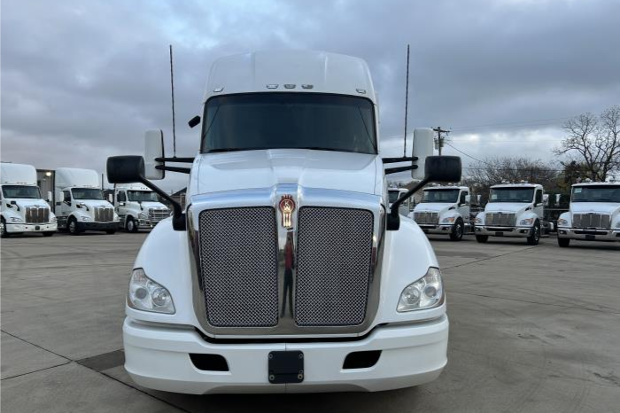 
								New 2020 Kenworth T680 Sleeper in Irving Indiana full									