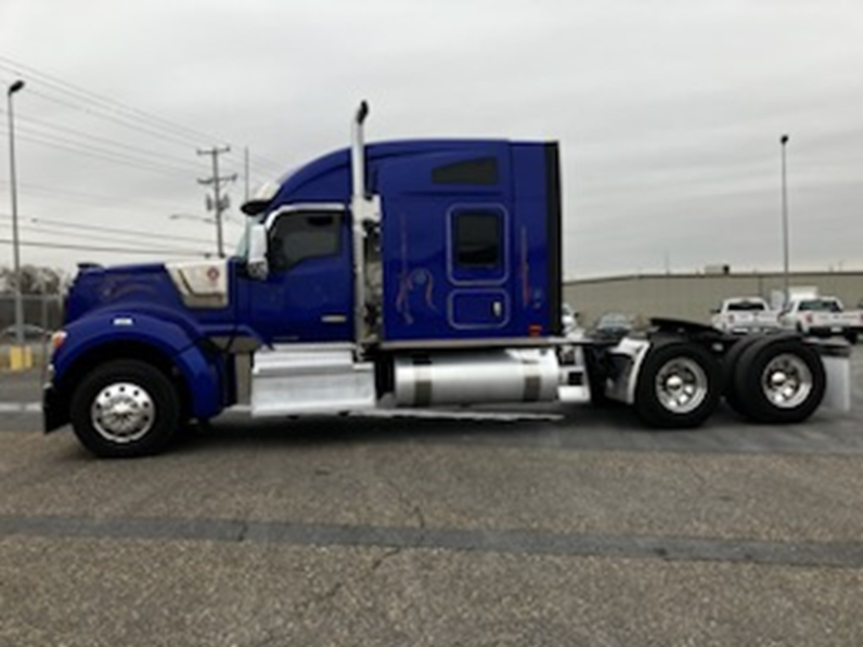 
								Used 2020 Kenworth W990 Sleeper in Harrisonburg Virginia full									