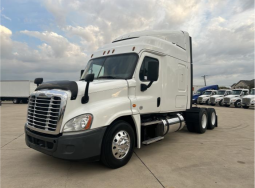 Used 2018 Freightliner Cascadia Sleeper in Irving Texas