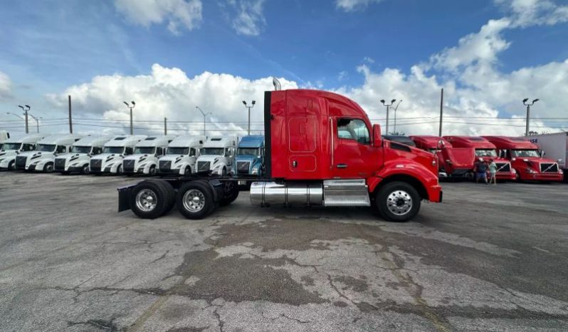 
								Used 2019 Kenworth T880 Sleeper in Miami Florida full									