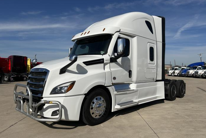 
								Used 2024 Freightliner Cascadia Sleeper in Irving Texas full									