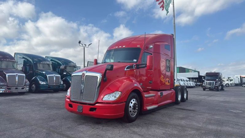 
								Used 2019 Kenworth T680 Sleeper in Miami Florida full									