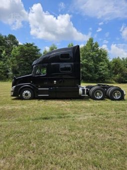 Used 2015 Volvo VNL64T300 Sleeper in Arcadia Wisconsin