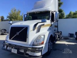 Used 2015 Volvo VNL64T300 Day Cab in Arcadia Wisconsin