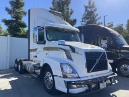 Used 2015 Volvo VNL64T300 Day Cab in Arcadia Wisconsin