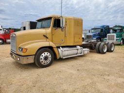 Used 2001 Freightliner FLD112 Sleeper in Hillsboro Wisconsin
