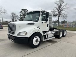 Used 2011 Freightliner BUSINESS CLASS M2 112 Day Cab in Kingwood Texas