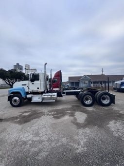 Used 2009 Mack PINNACLE CHU613 Day Cab in Highway Blvd Katy Texas