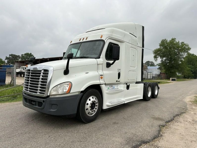 
								Used 2015 Freightliner Cascadia Sleeper in Porter Texas full									