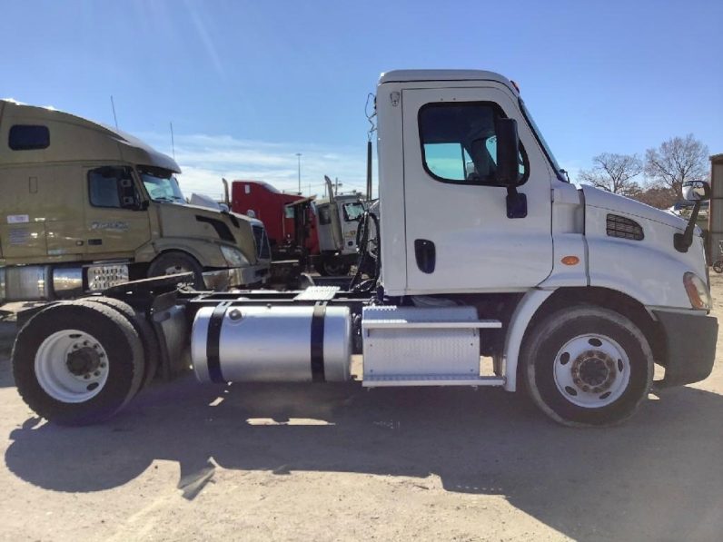 
								Used 2014 Freightliner Cascadia Day Cab in Porter Texas full									