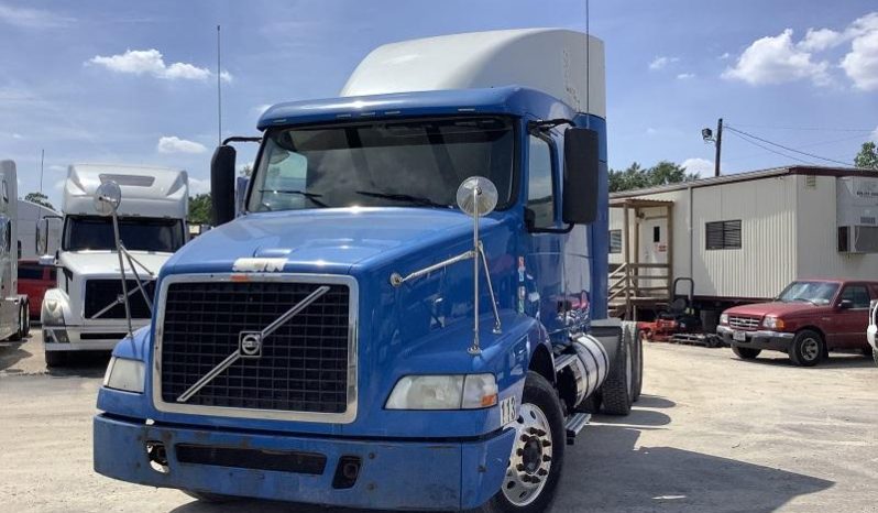 
								Used 2012 Volvo VNM Sleeper in Porter Texas full									