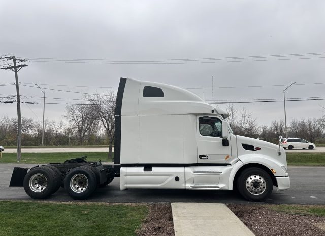 
								Used 2021 Peterbilt 579 Sleeper in Chicago Illinois full									