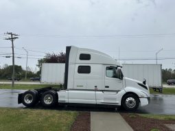 Used 2023 Volvo VNL64T860 Sleeper in Chicago Illinois