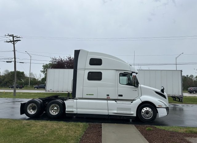 
								Used 2023 Volvo VNL64T860 Sleeper in Chicago Illinois full									