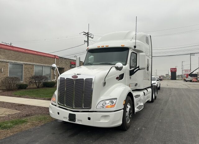 
								Used 2021 Peterbilt 579 Sleeper in Chicago Illinois full									