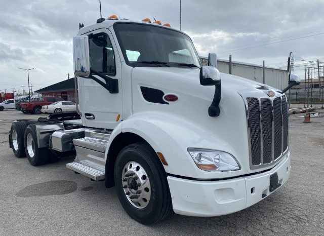 
								Used 2022 Peterbilt 579 Day Cab in Houston Texas full									